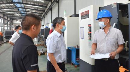 嚴華在邵陽經濟技術開發(fā)區(qū)企業(yè)開展&ldquo;送政策、解難題、優(yōu)服務&rdquo;行動